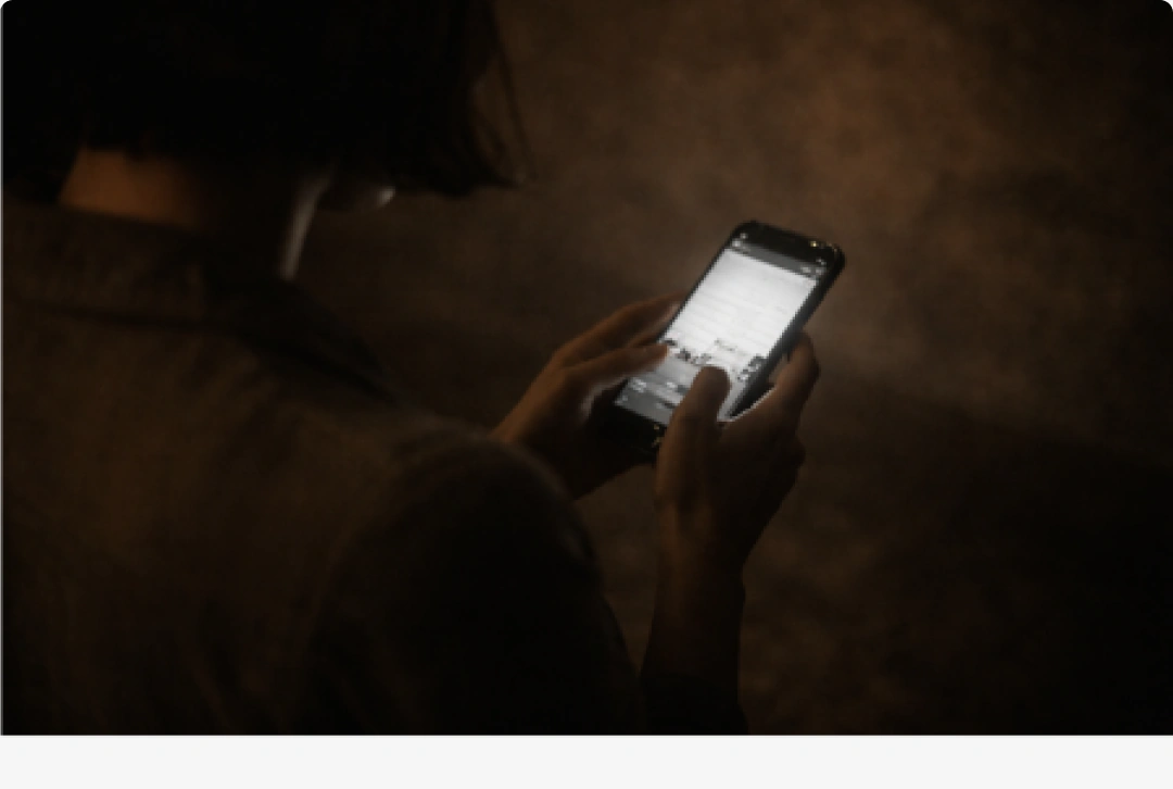 06 / Voices in the screen